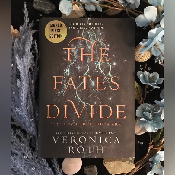 The Fates Divide - Signed First Edition - By Veronica Roth - Hardcover - Picture 1 of 15